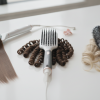 découvrez comment choisir la brosse chauffante idéale adaptée à votre type de cheveux pour des coiffures faciles, rapides et sûres.