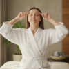 découvrez 5 exercices de yoga du visage efficaces pour tonifier votre peau, prévenir les rides et retrouver un teint lumineux naturellement.